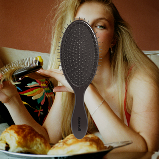 The Detangling Brush