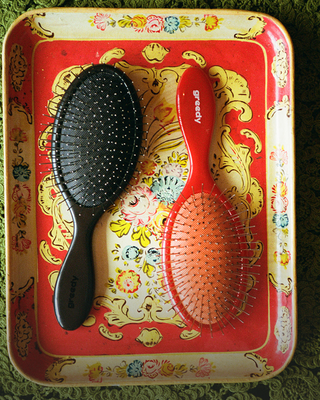 THE DETANGLING BRUSH